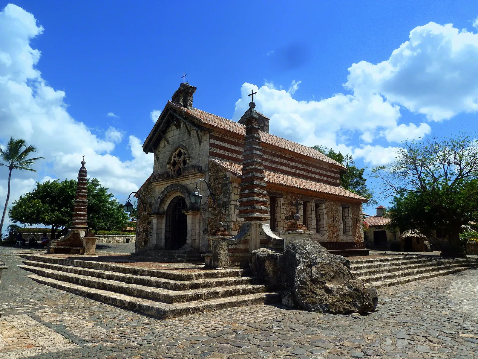Iglesia San Estanislao en Altos de Chavón, La Romana
