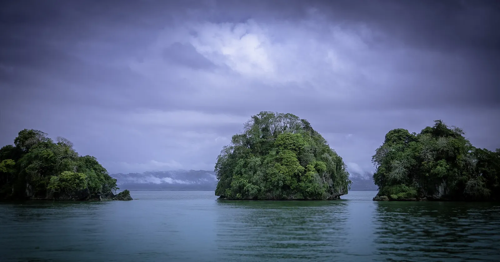 Islotes rocosos en el Parque Nacional Los Haitises